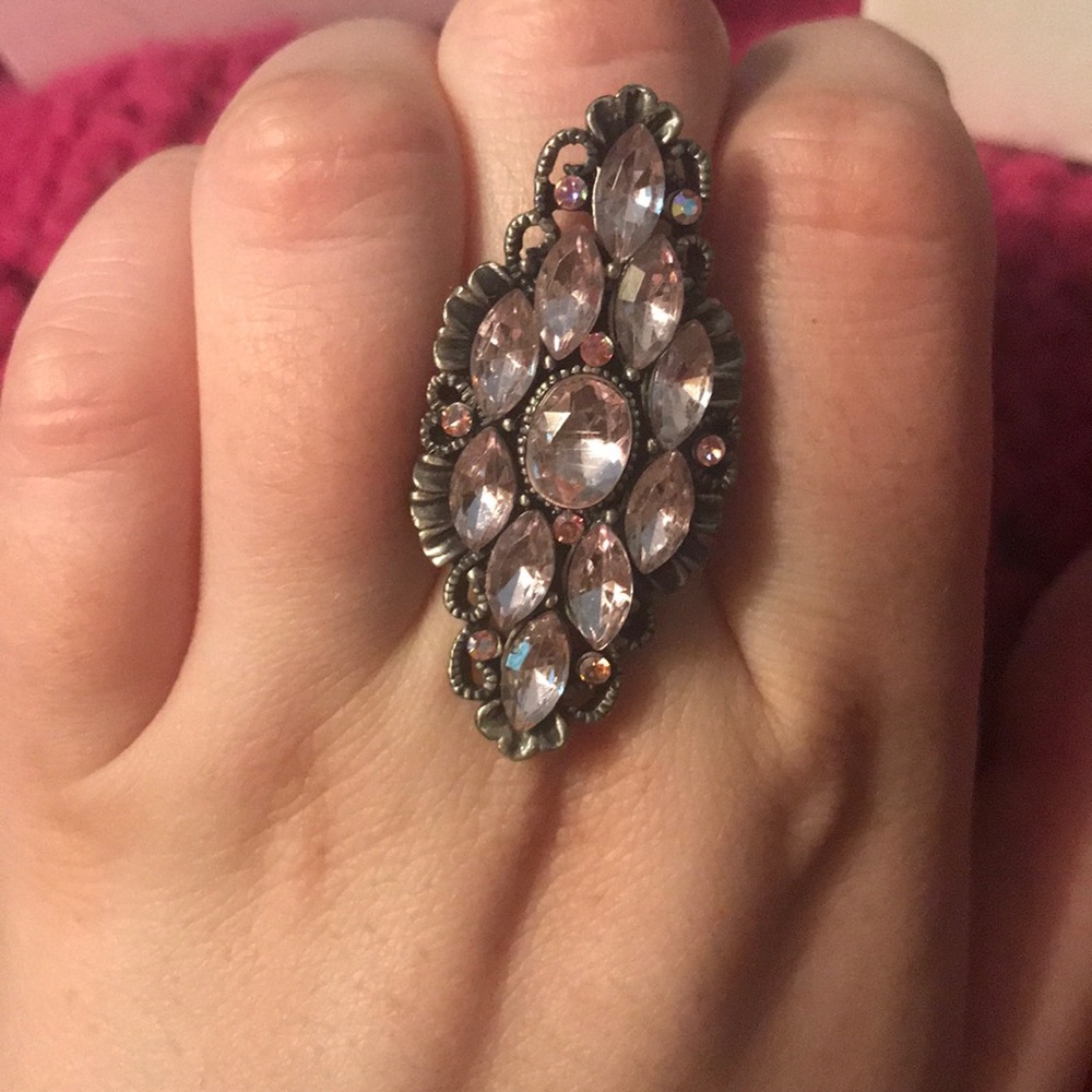 Costume jewelry ring - Picture 1 of 1